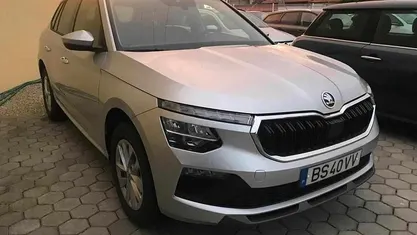 Usado Skoda Kamiq 110 HP (80 kW) 2025 Cinzento SUV