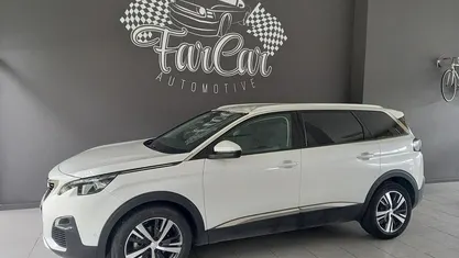 Usado Peugeot 5008 Allure 130 HP (95 kW) 2020 Branco Monovolume