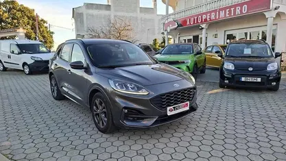 Usado Ford Kuga ST-Line 150 HP (110 kW) 2022 Cinza SUV