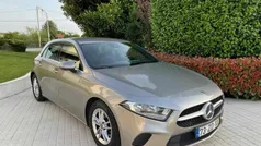 Cinzento Usado 2019 Mercedes A180 Citadino | € 26.300 (Preço justo)