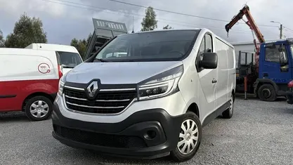 Cinzento Usado 2021 Renault Trafic Monovolume | € 17.500 (Preço justo)