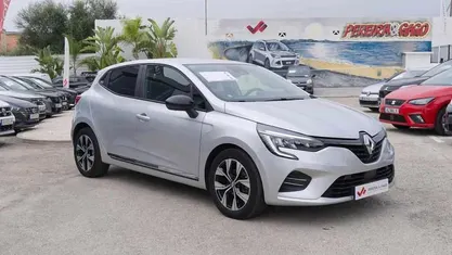 Usado Renault Clio V 91 HP (66 kW) 2023 Cinzento Citadino