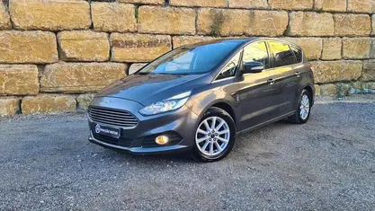 Cinzento (metalizado) Usado 2016 Ford S-MAX Titanium Monovolume | € 19.250 (Preço justo)