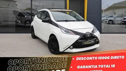 Branco Usado 2015 Toyota Aygo X-play Citadino | € 12.500 (Preço justo)