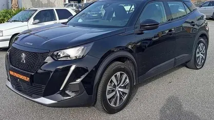 Usado Peugeot e-2008 Active 100 kW (136 HP) 2023 SUV