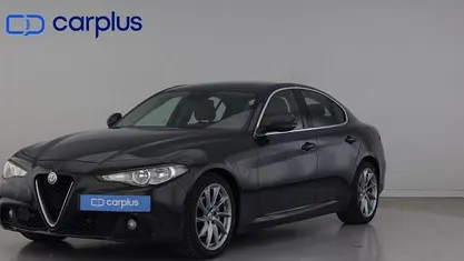 Cinzento Usado 2017 Alfa Romeo Giulia Super Sedan | € 22.400 (Bom preço)