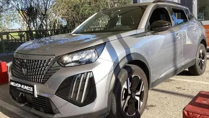 Cinza Usado 2023 Peugeot 2008 Allure SUV | € 20.500 (Preço justo)