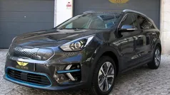 Cinzento Usado 2022 Kia e-Niro 3 SUV | € 21.490 (Bom preço)