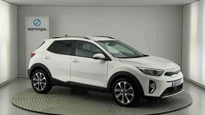 Usado Kia Stonic 100 HP (73 kW) 2025 Branco SUV