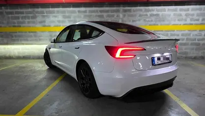 Usado 2024 Tesla Model 3 Standard Range Sedan | € 32.950 (Bom preço)