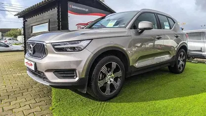 Cinzento Usado 2020 Volvo XC40 SUV | € 28.400 (Preço justo)