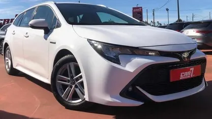 Branco Usado 2021 Toyota Corolla Comfort Carrinha | € 23.750 (Preço justo)