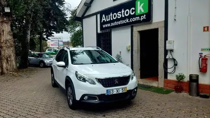 Usado Peugeot 2008 Signature Sky 83 HP (61 kW) 2019 SUV