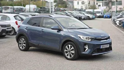 Azul Usado 2025 Kia Stonic SUV | € 17.990 (Preço justo)