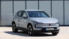 Cinzento Novo 2025 Volvo EX30 Core SUV | € 41.700 (Preço justo)