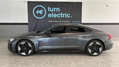 Preto Usado 2023 Audi e-tron GT quattro Sedan | € 57.900 (Preço justo)