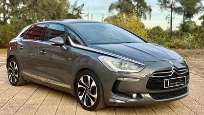 Cinzento Usado 2013 Citroën DS5 Citadino | € 12.900 (Preço justo)