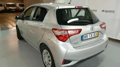Cinza Usado 2017 Toyota Yaris Active Citadino | € 13.400 (Preço justo)