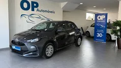 Preto Usado 2022 Toyota Yaris Hybrid Sport Sedan | € 19.450 (Preço justo)