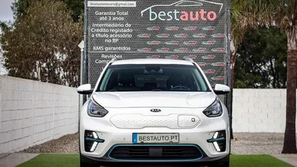 Branco Usado 2020 Kia e-Niro SUV | € 18.999 (Preço justo)