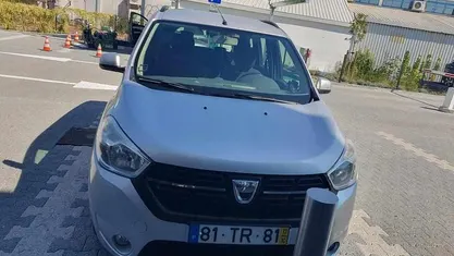 Cinzento Usado 2017 Dacia Lodgy Monovolume | € 6.900 (Bom preço)
