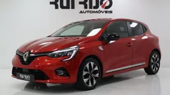 Vermelho (metalizado) Usado 2021 Renault Clio V LIMITED Citadino | € 16.990 (Preço justo)
