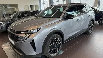Cinzento Usado 2025 Peugeot 5008 Allure Monovolume | € 37.900 (Preço elevado)