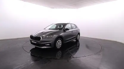 Cinza Usado 2023 Skoda Fabia Selection | € 17.450 (Preço justo)