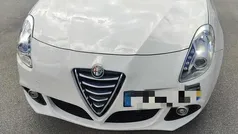Branco Usado 2014 Alfa Romeo Giulietta Citadino | € 9.000 (Preço justo)