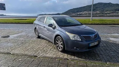 Usado Toyota Avensis 126 HP (92 kW) 2009 Cinzento Carrinha