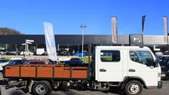 Branco Usado 2021 Mitsubishi Canter Sedan | € 39.990 (Preço justo)