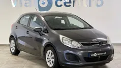 Cinza antracite Usado 2013 Kia Rio EX Citadino | € 7.900 (Preço justo)