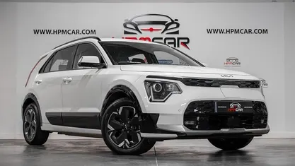 Branco Usado 2023 Kia e-Niro SUV | € 27.900 (Preço justo)