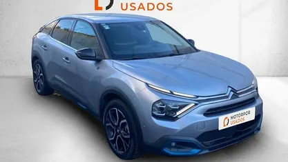 Cinza Usado 2022 Citroën e-C4 Shine Sedan | € 19.500 (Preço justo)