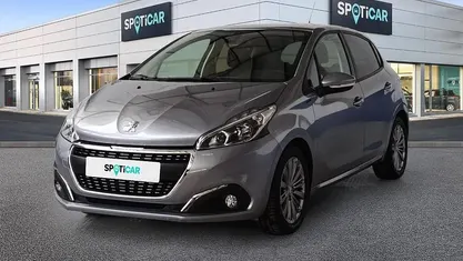 Usado Peugeot 208 Signature Sky 99 HP (72 kW) 2019 Cinzento Citadino