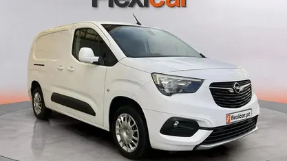 Branco Usado 2019 Opel Combo | € 11.490 (Preço justo)