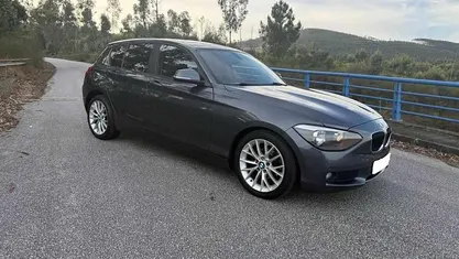 Cinzento Usado 2013 BMW 118 Citadino | € 12.750 (Preço justo)