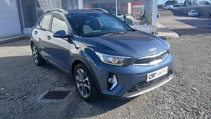 Azul Usado 2025 Kia Stonic SUV | € 20.899 (Bom preço)