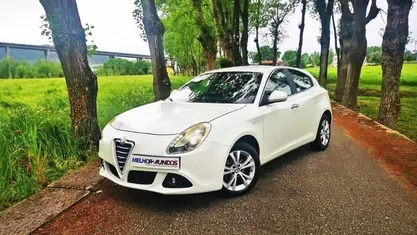 Branco Usado 2011 Alfa Romeo Giulietta Distinctive Citadino | € 8.500 (Preço justo)