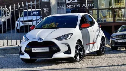 Branco Usado 2024 Toyota Yaris Hybrid | € 23.990 (Preço justo)