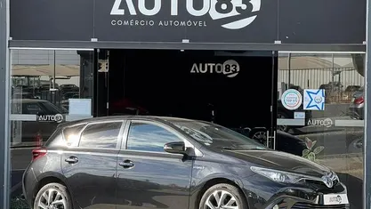 Preto Usado 2015 Toyota Auris Hybrid | € 14.990 (Preço justo)