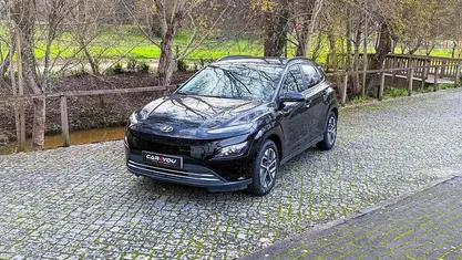 Usado Hyundai Kauai Premium 100 kW (136 HP) 2022 Preto SUV