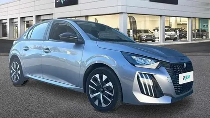 Cinza Usado 2025 Peugeot 208 Style Citadino | € 18.750 (Preço justo)