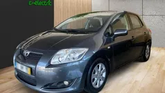 Cinzento Usado 2009 Toyota Auris | € 9.900 (Preço justo)