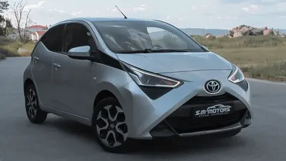 Cinzento (metalizado) Usado 2019 Toyota Aygo X-play Citadino | € 11.500 (Preço justo)