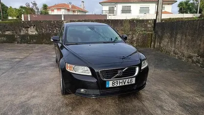 Usado Volvo S40 109 HP (80 kW) 2009 Preto Sedan