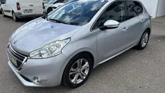 Usado 2014 Peugeot 208 Allure Citadino | € 7.850 (Preço justo)