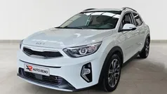 Branco Usado 2024 Kia Stonic SUV | € 18.790 (Preço justo)