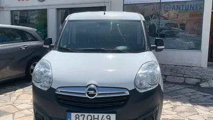 Branco Usado 2015 Opel Combo Monovolume | € 8.500 (Bom preço)