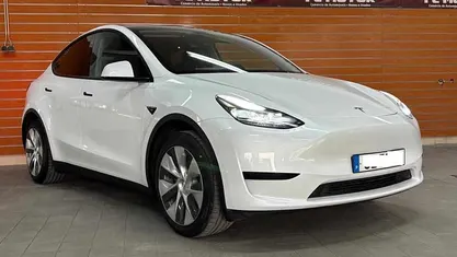 Usado 2022 Tesla Model Y Standard Range SUV | € 31.500 (Preço justo)